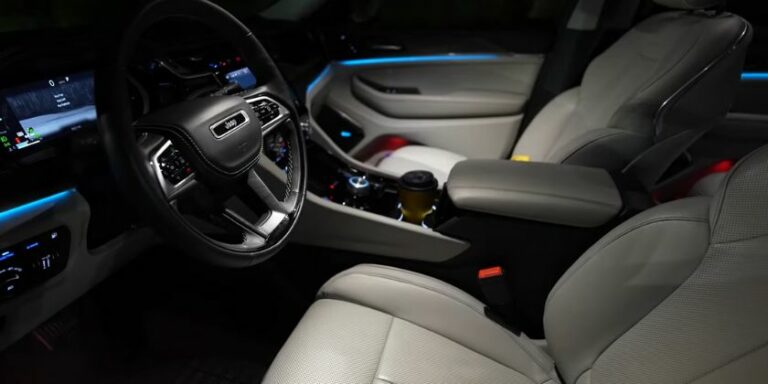 Jeep Grand Cherokee Interior Lights Won't Turn Off [FIXED]