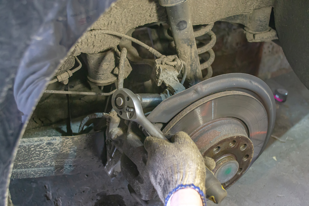 Mercedes-Benz E-Class Control Arm and Bushing Wear Replacement
